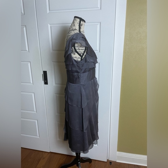 Adrianna Papell Occassions Cascading Tiered Ruffle Chiffon Dress Gray Women's 8 - Picture 2 of 7